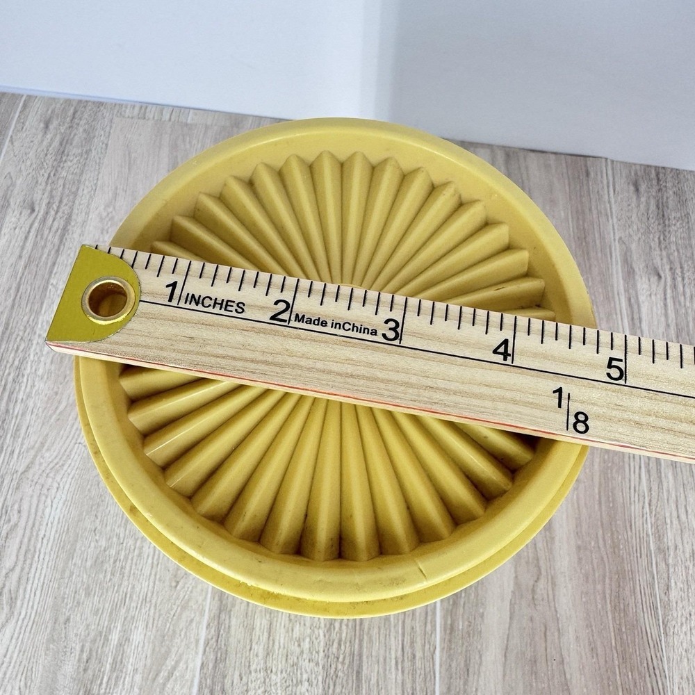 Vintage Tupperware Yellow Servalier Canister Starburst Lid Daisy Retro Kitchen - Picture 8 of 8